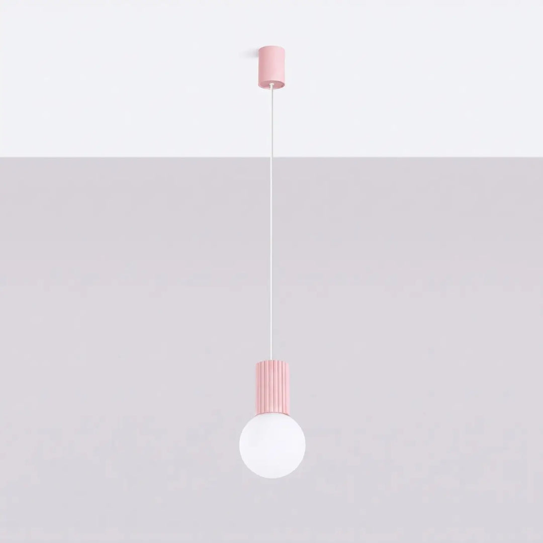 Suspension Luminaire rose éteinte, vue rapprochée