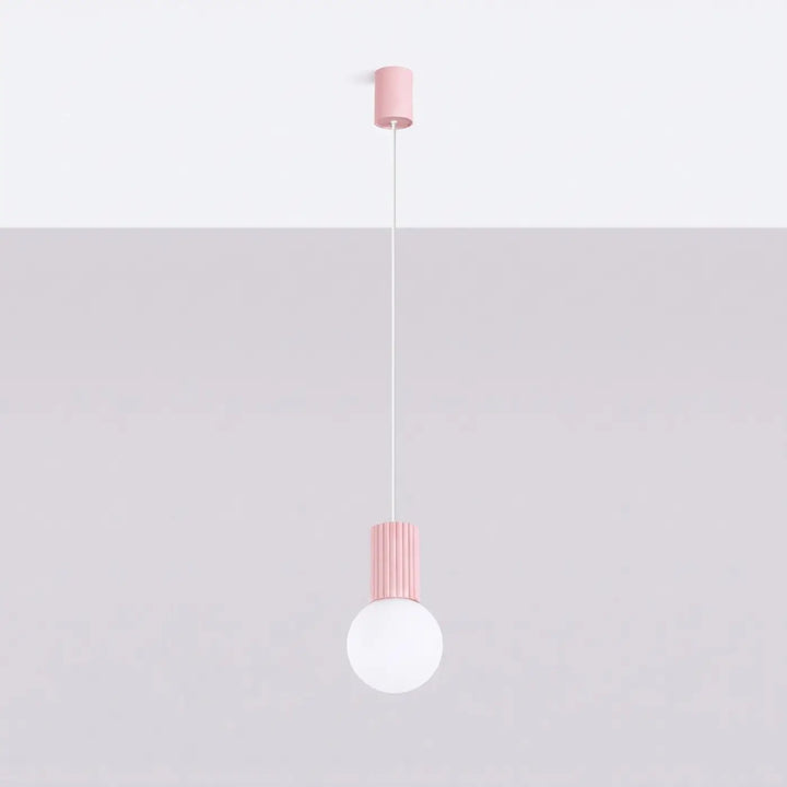 Suspension Luminaire rose éteinte, vue rapprochée