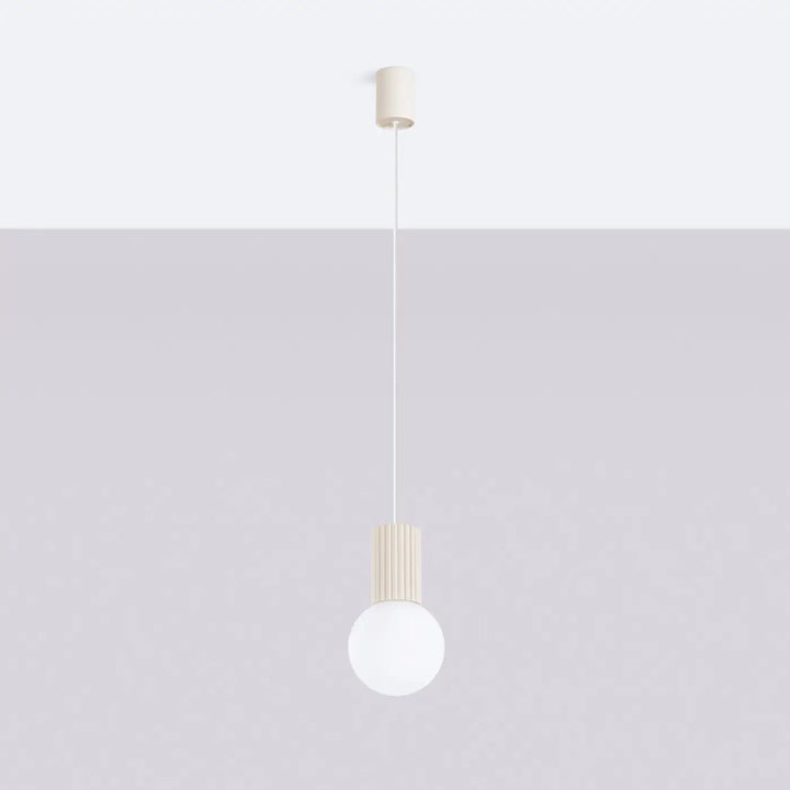 Suspension Luminaire beige éteinte, vue rapprochée