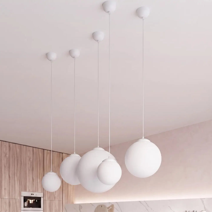 Suspension blanc vue rapprochée dans son décor