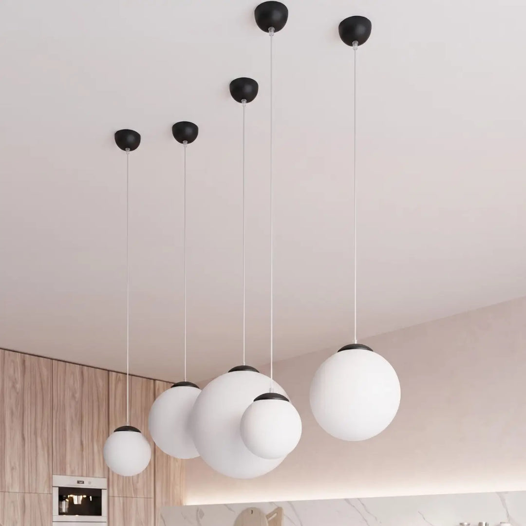 Suspension noir vue rapprochée dans son décor