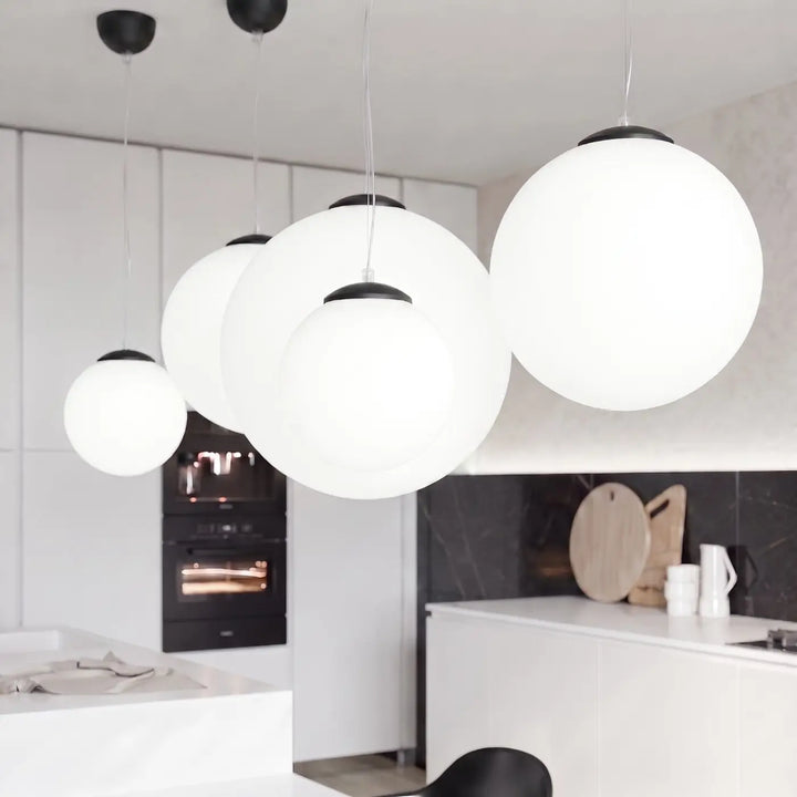 Suspension noir vue rapprochée dans son décor