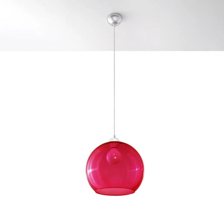 Suspension Luminaire rouge éteinte, vue rapprochée