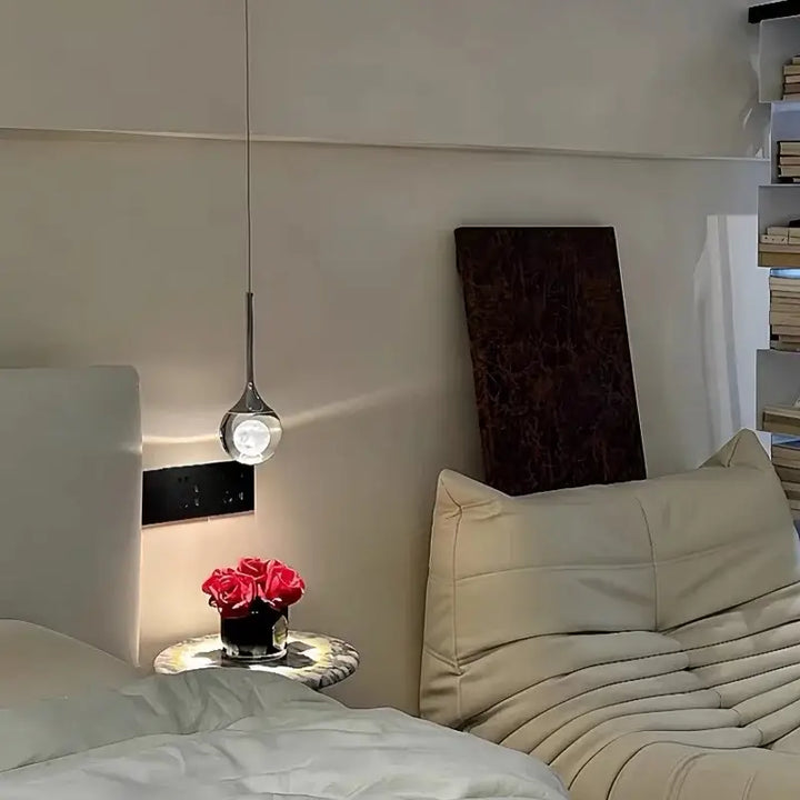 Suspension goutte chromée pour éclairage de chevet élégant

