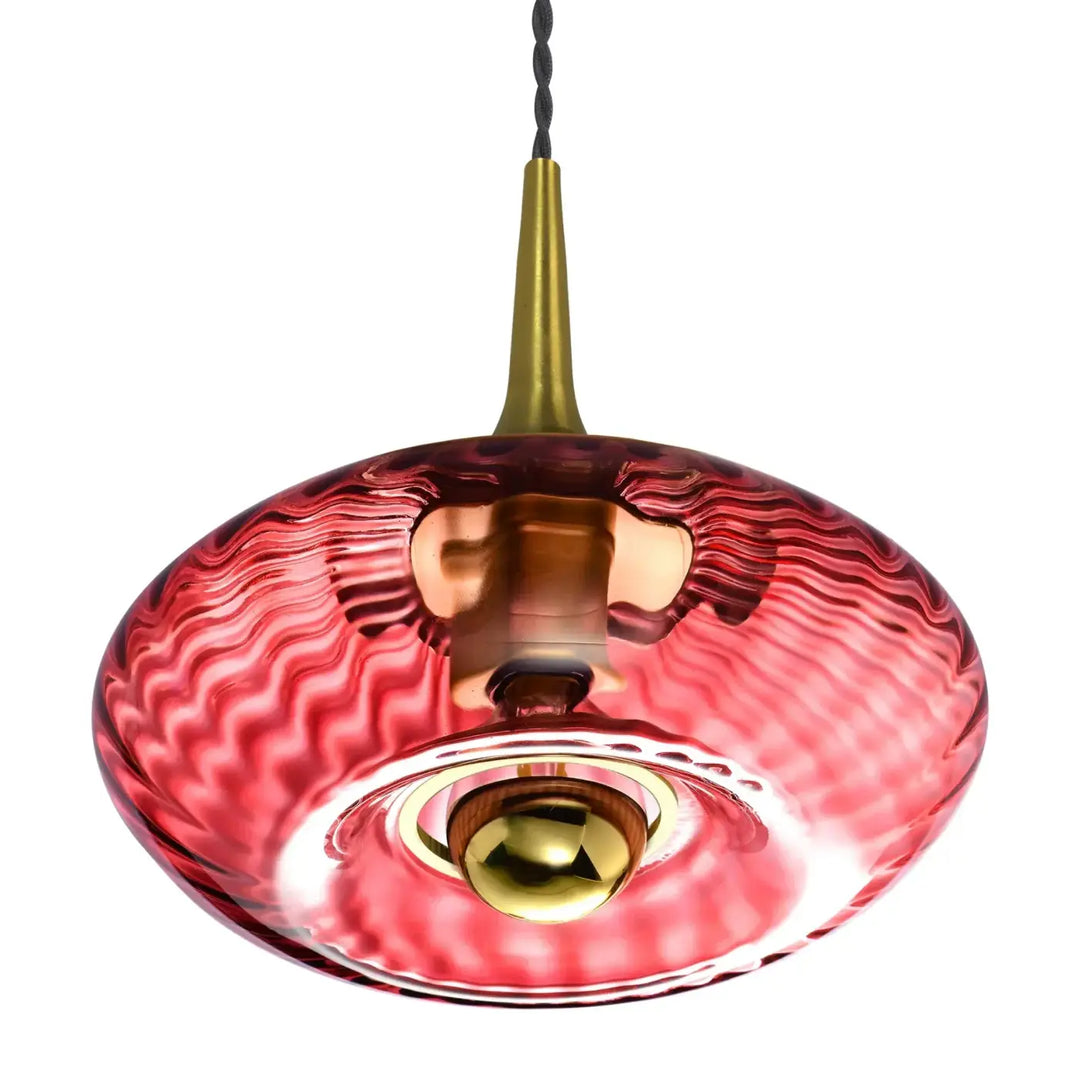 Suspension grace en verre soufflé rouge vibrant avec attache métal doré et ampoule centrale modèle grace