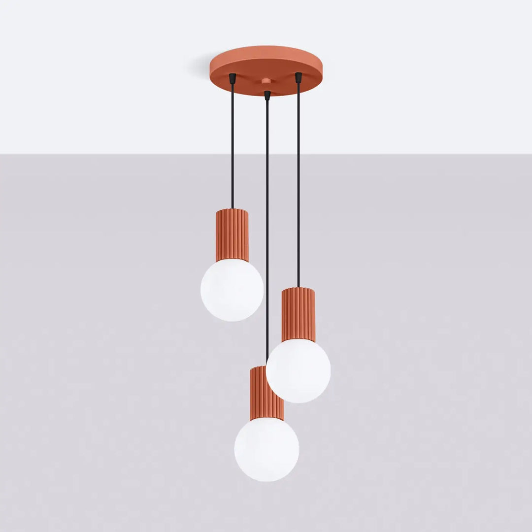 Suspension Luminaire ocre rouge éteinte, vue rapprochée