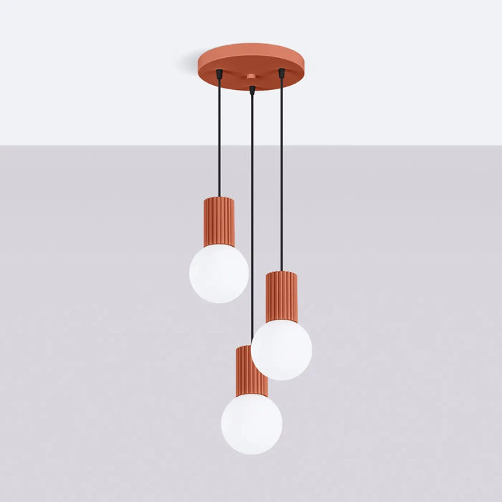 Suspension Luminaire ocre rouge éteinte, vue rapprochée