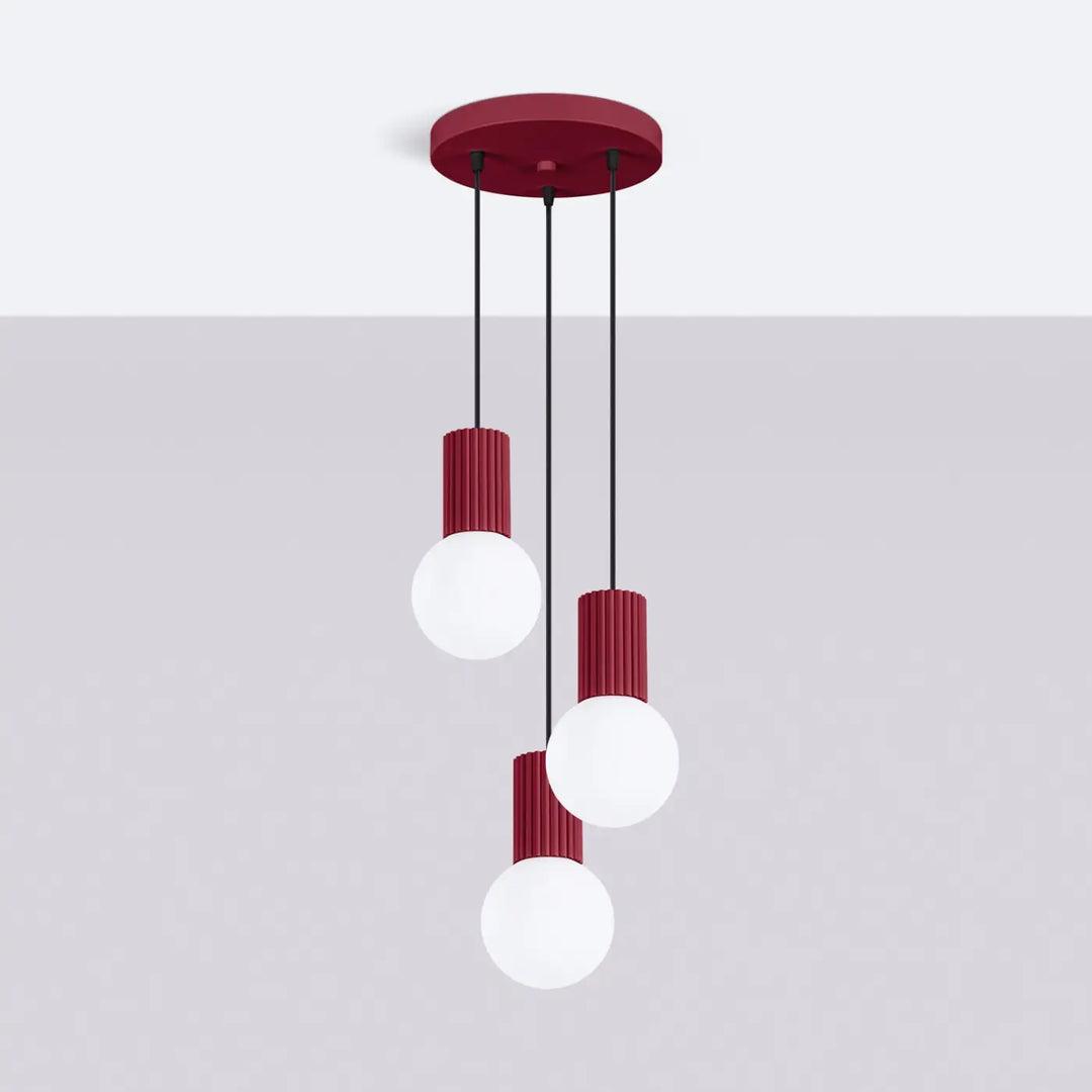 Suspension Luminaire bordeaux éteinte, vue rapprochée
