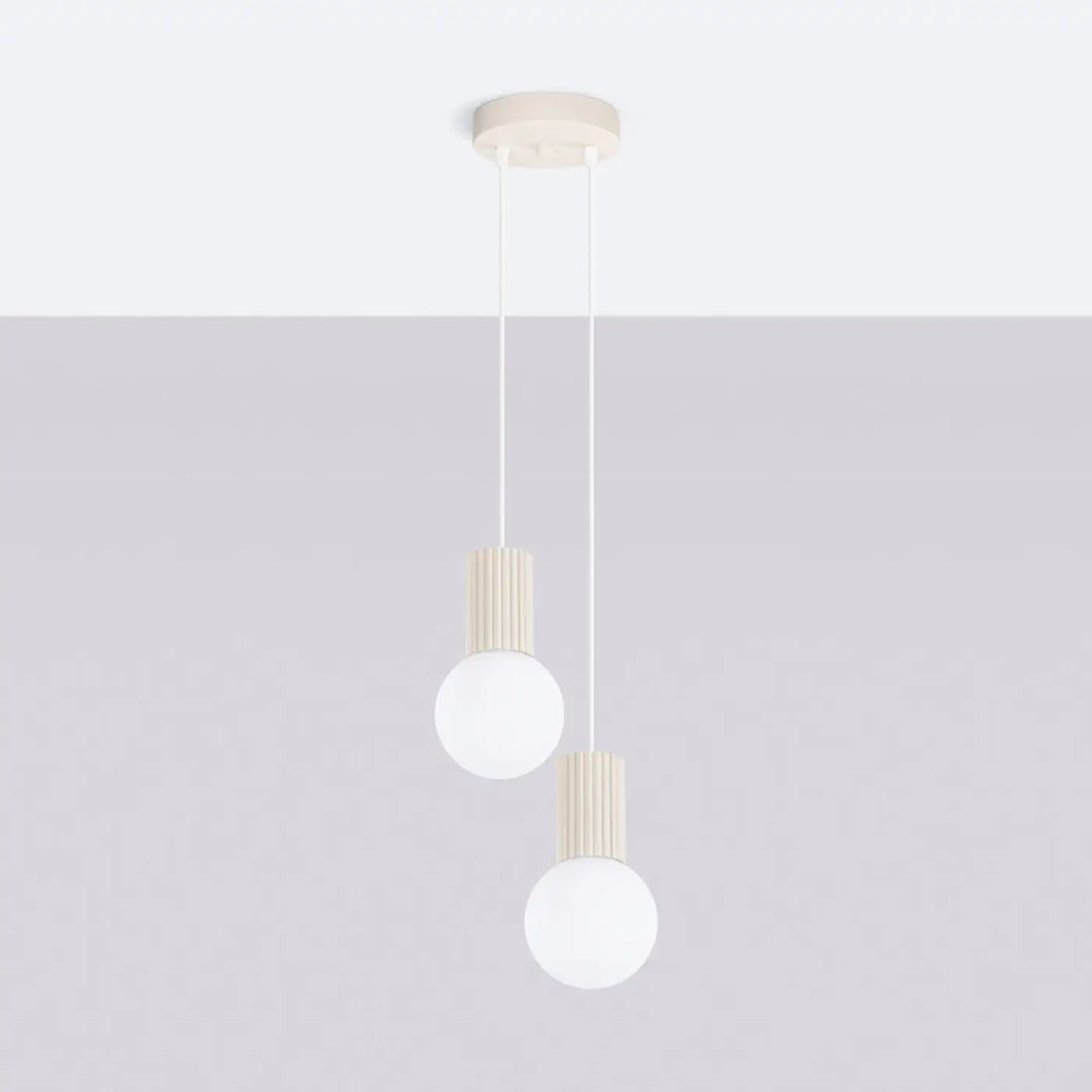 Suspension Luminaire beige éteinte, vue rapprochée