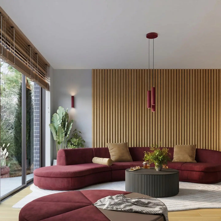 Suspension Luminaire bordeaux dans un intérieur contemporain
