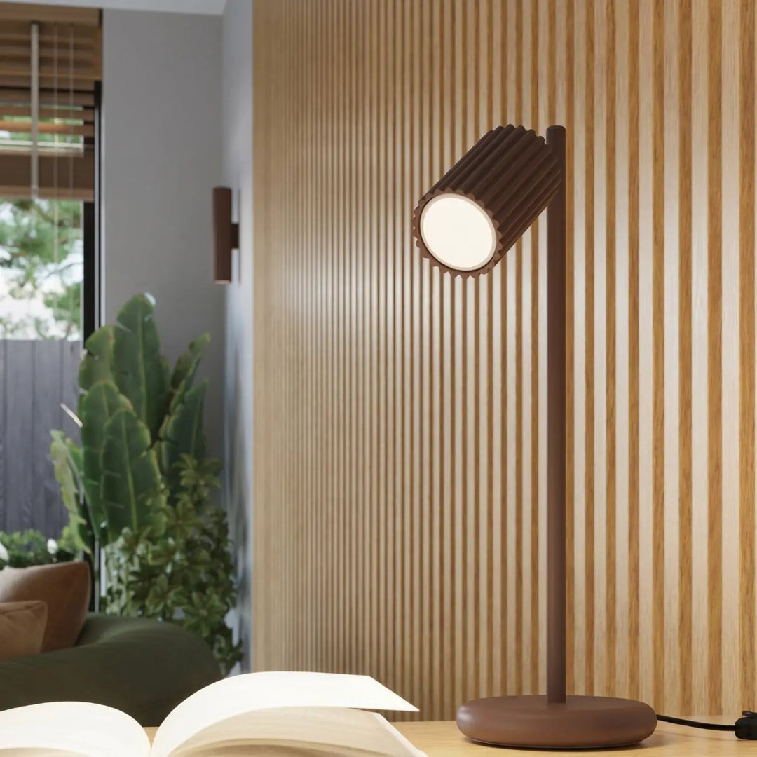 Suspension Luminaire marron allumée, vue rapprochée