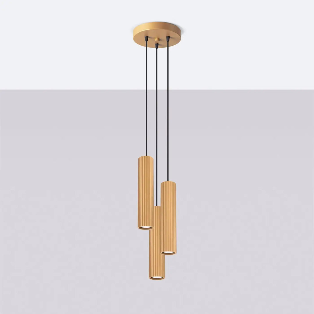 Suspension Luminaire doré éteinte, vue rapprochée