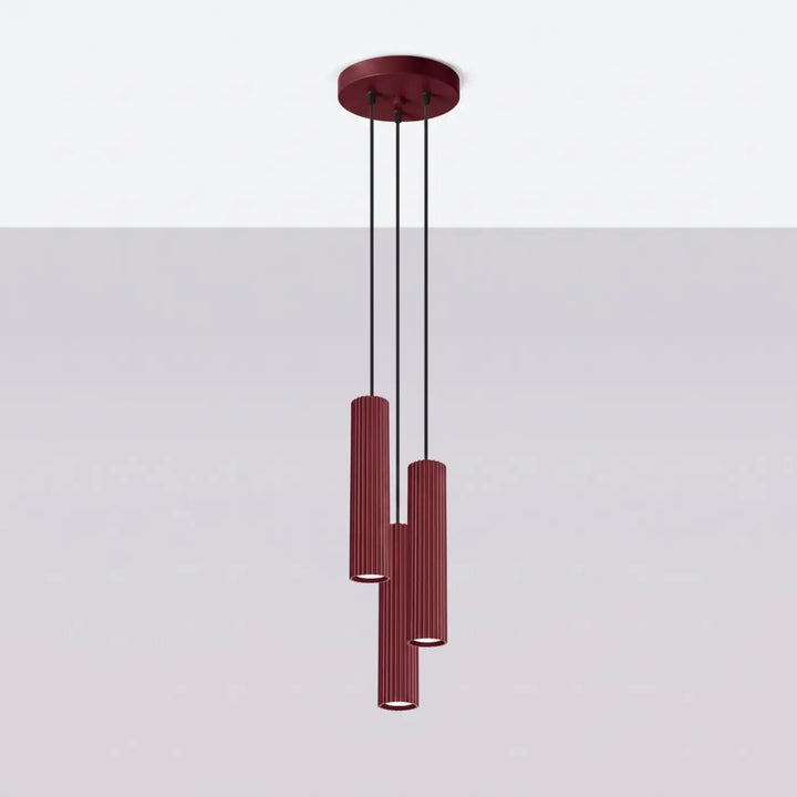 Suspension Luminaire bordeaux éteinte, vue rapprochée