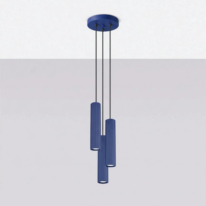 Suspension Luminaire outremer éteinte, vue rapprochée