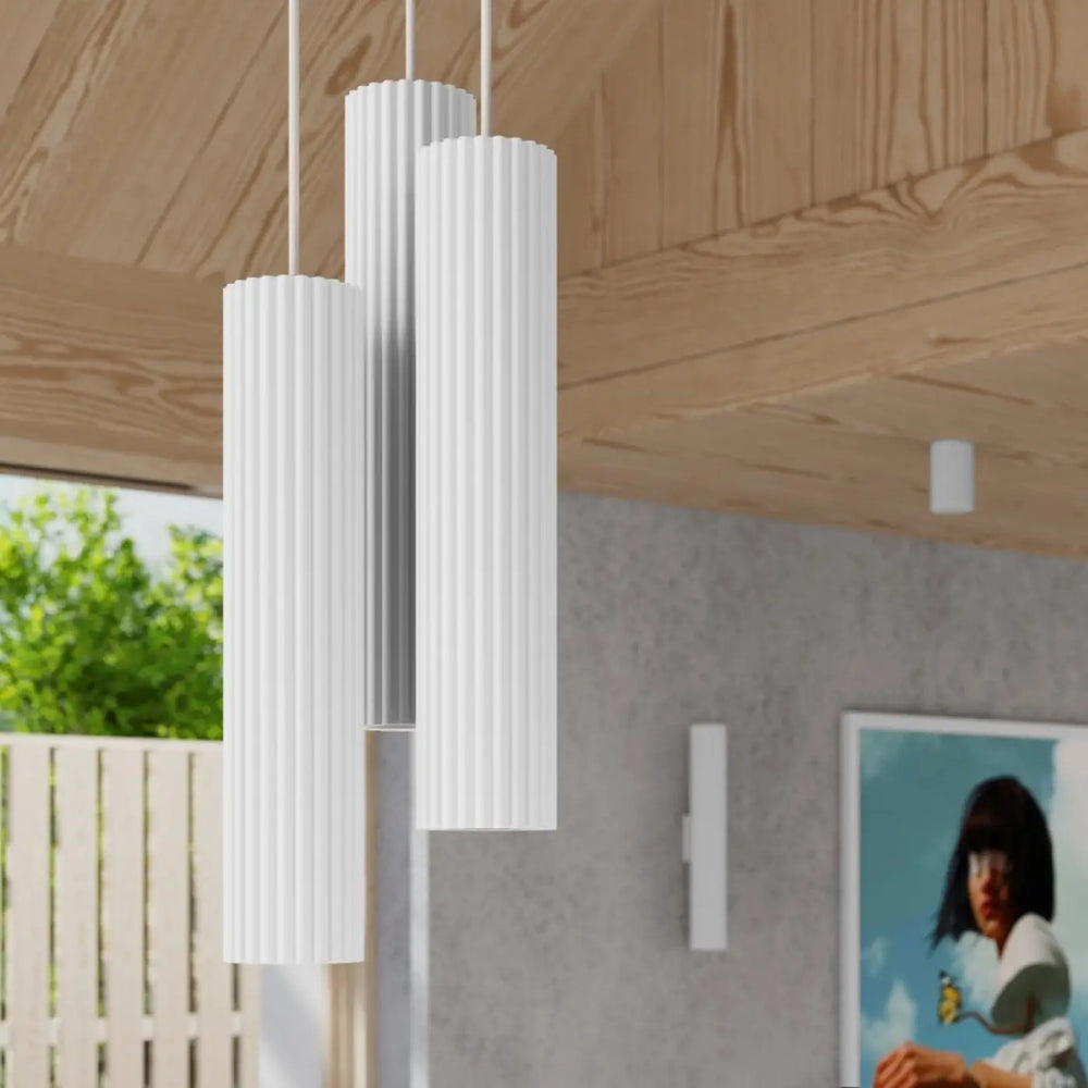 Suspension Luminaire blanc allumée, vue rapprochée