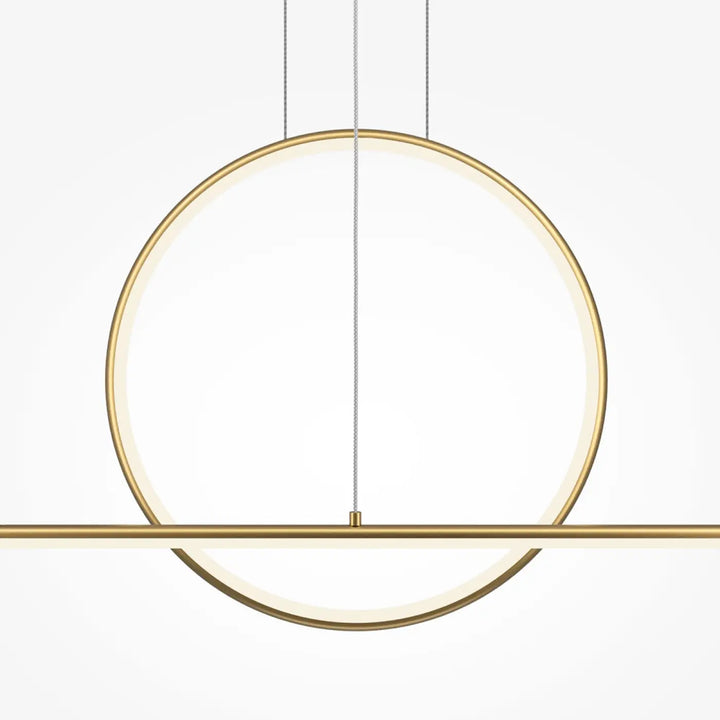 Suspension halo arc lumineux en acier doré avec cadre circulaire et éclairage blanc doux
