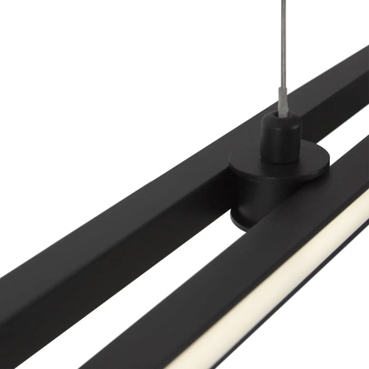 Suspension halo noir mat avec diffusion latérale intégrée en led blanc chaud design moderne et épuré