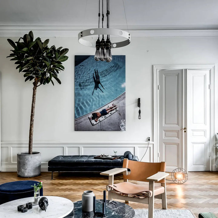 Suspension Hero Light coloris pierre en bronze fumé dans un intérieur #couleur_gris