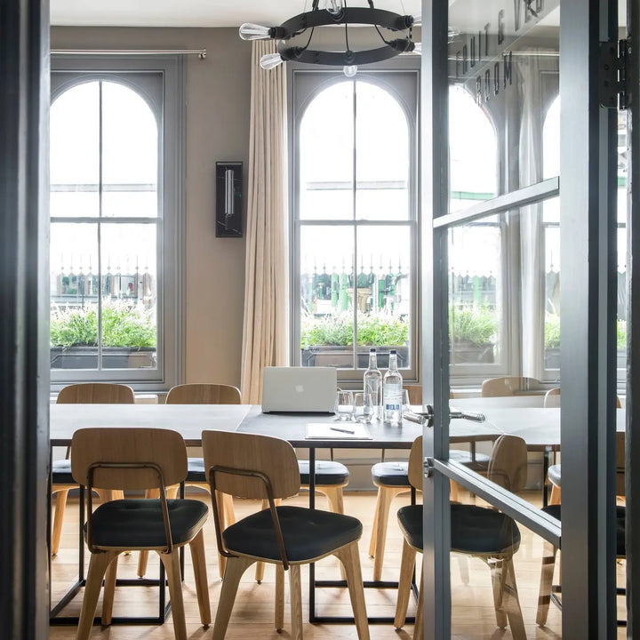 Suspension Hero Light dans un intérieur #couleur_gris