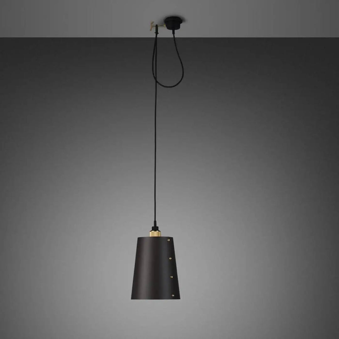 Suspension Hooked 1.0 petit modèle à abat-jour graphite, finition laiton, câble de 2,6 m #couleur_dor