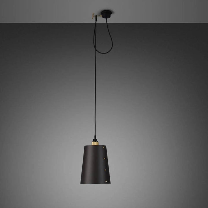 Suspension Hooked 1.0 Large à abat-jour graphite, finition laiton #couleur_dor