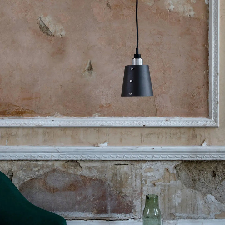 Suspension Hooked 1.0 Small dans un intérieur #couleur_argent