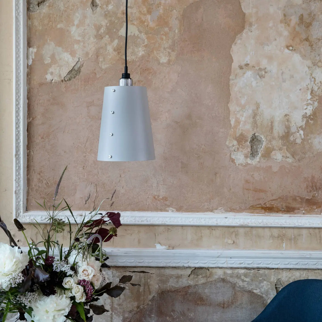 Suspension Hooked 1.0 Large dans un intérieur #couleur_argent