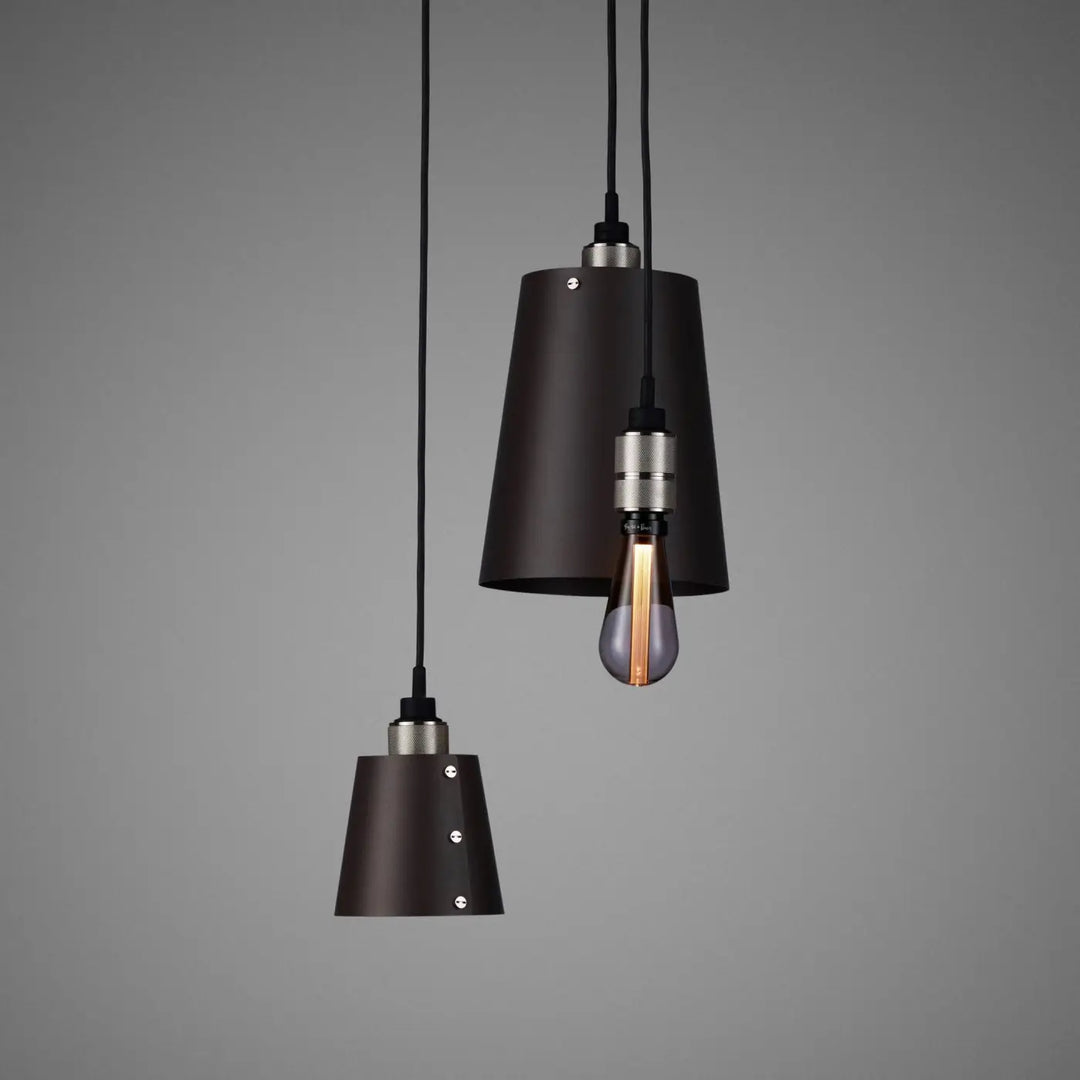 Suspension Hooked 3.0 en finition acier avec abat-jour en métal graphite #couleur_argent