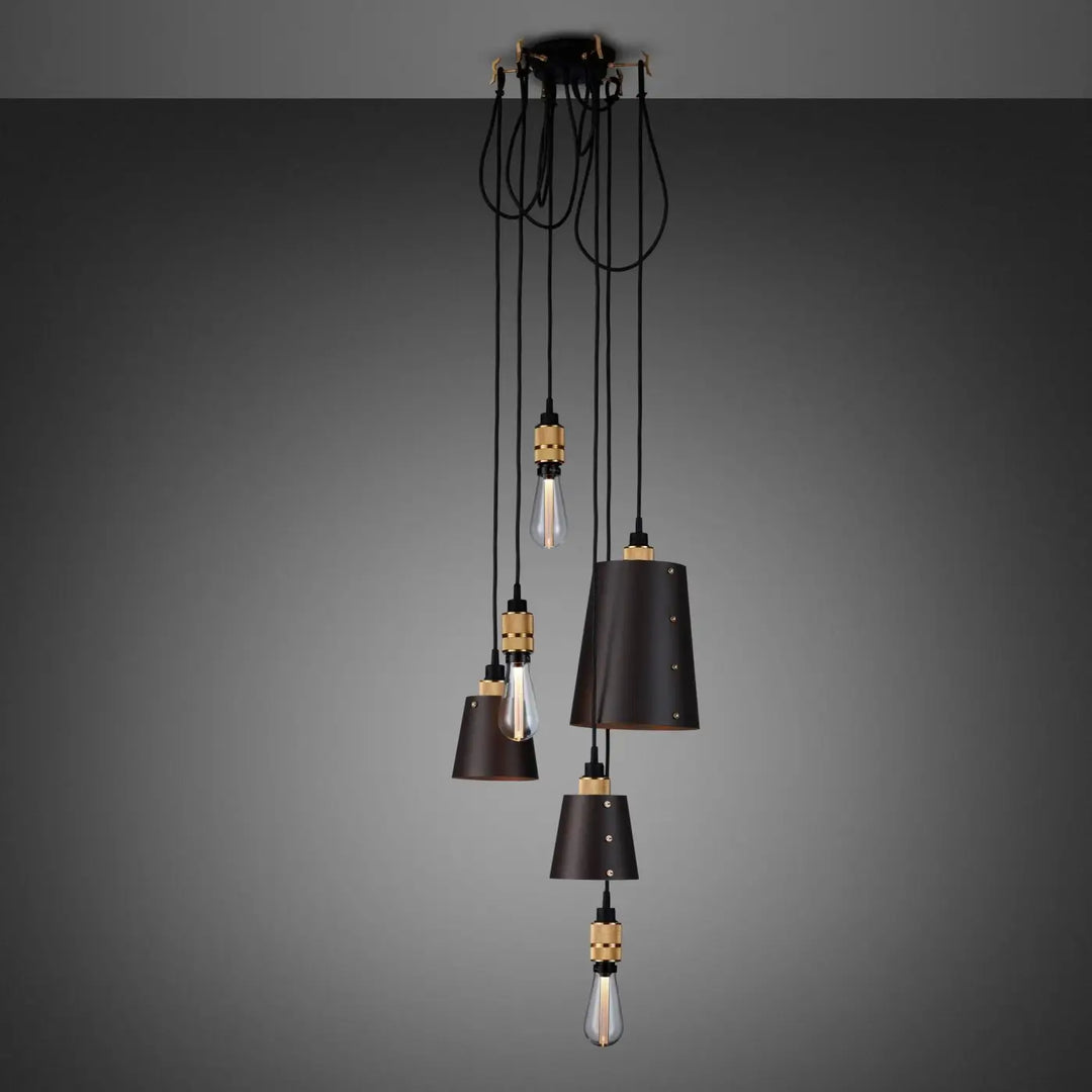 Suspension Hooked 6.0 à abat-jour graphite, finition laiton #couleur_dor