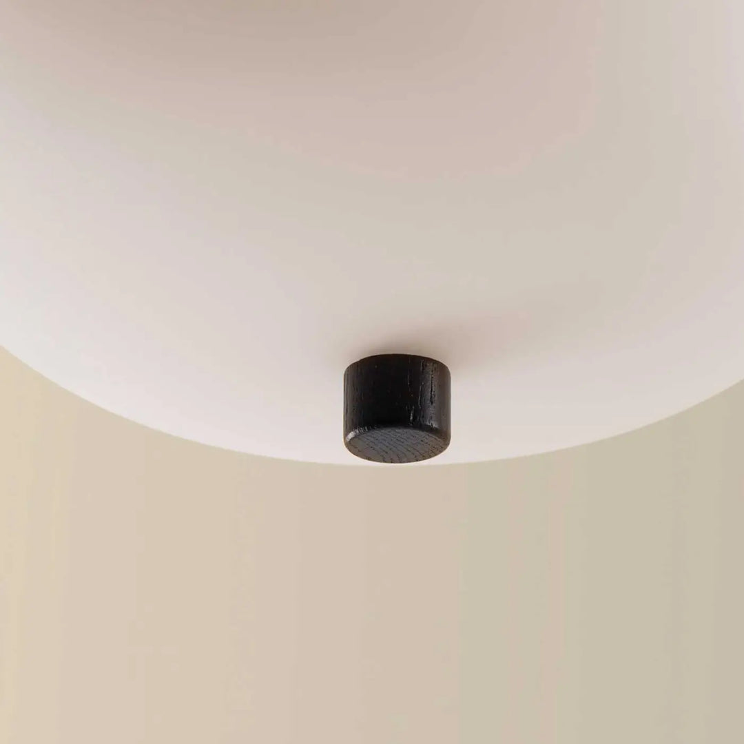 Détail de la finition bois foncé du luminaire Ilargi #couleur_bois_fonce