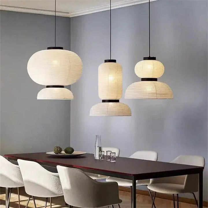 Suspension japandi en papier tissé à formes organiques variées

