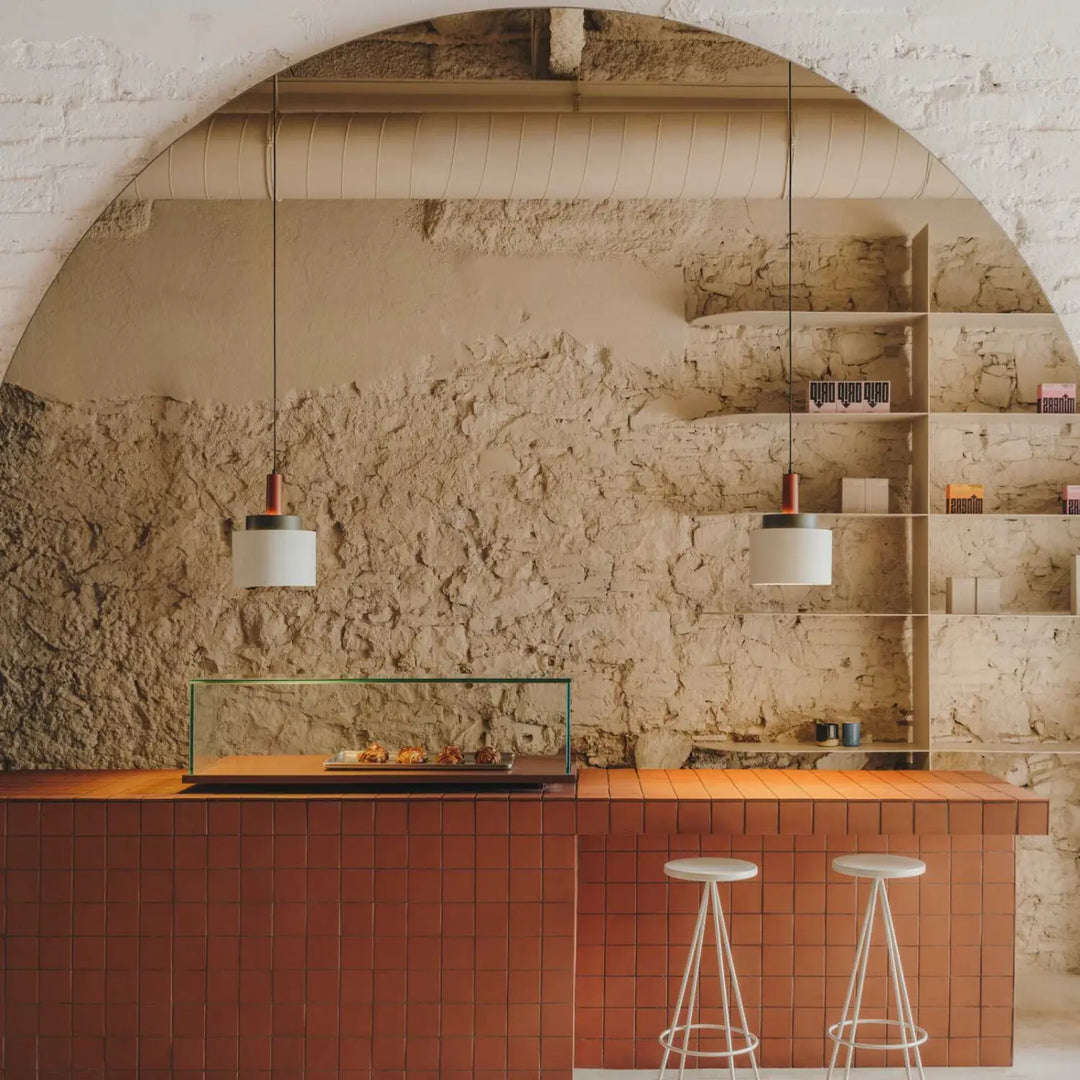 Suspension Keops Triple multicolore dans un intérieur