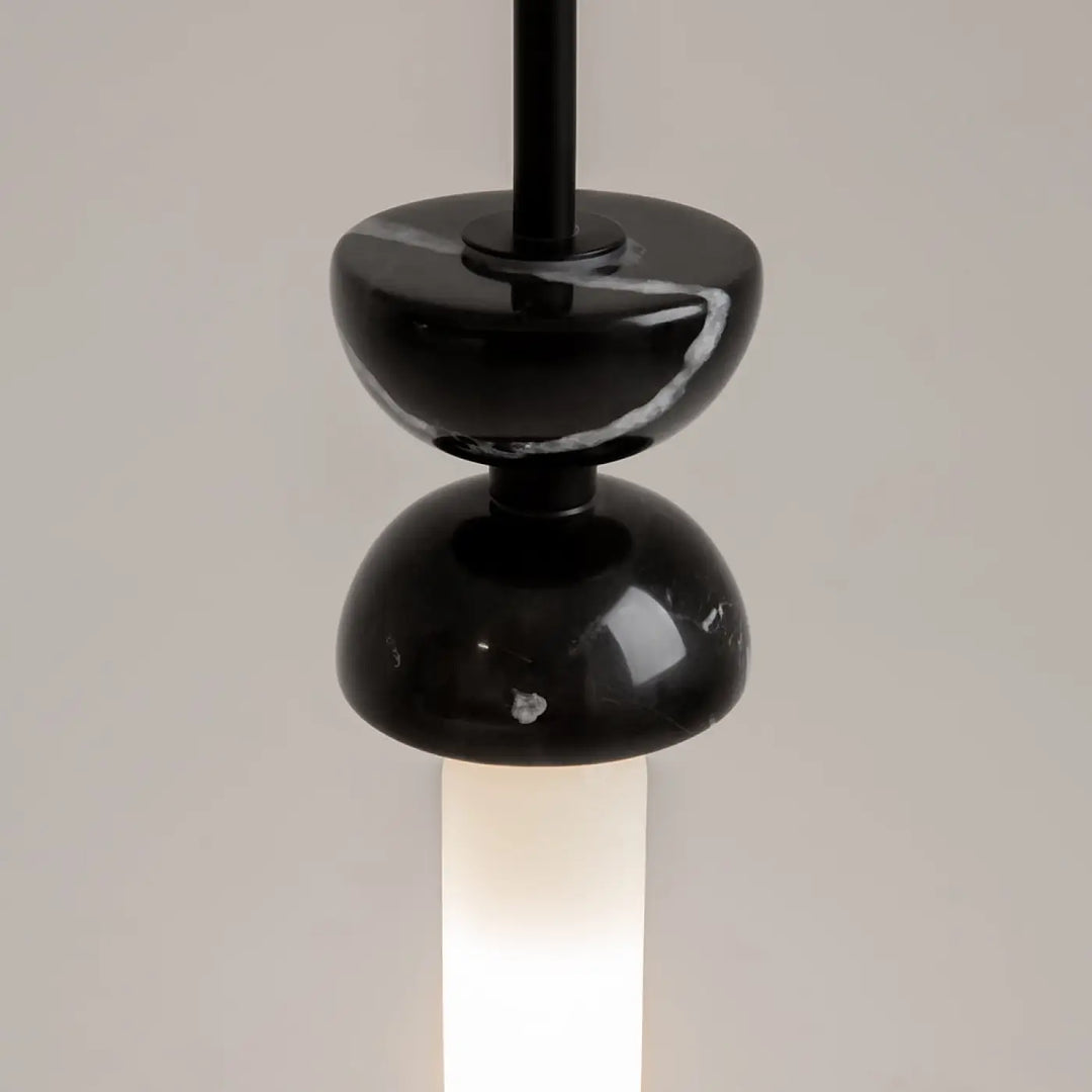Suspension kyoto en acier noir avec abat-jour en marbre noir et lumière douce à base cylindrique lumineuse