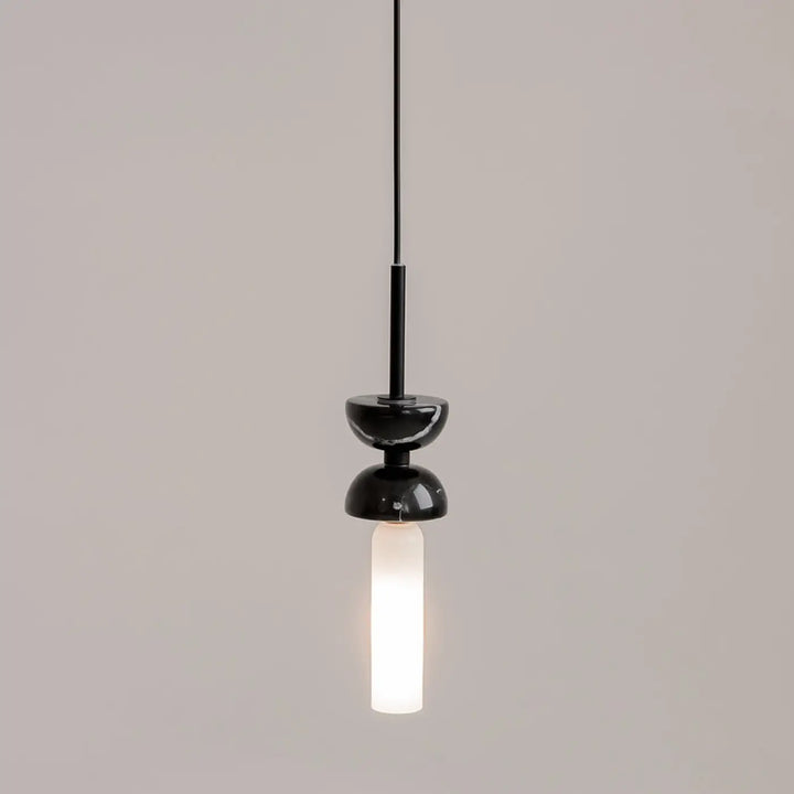 Suspension kyoto cylindre en acier noir avec abat-jours en céramique brillante et lumière douce diffuse via ampoule verre dépoli