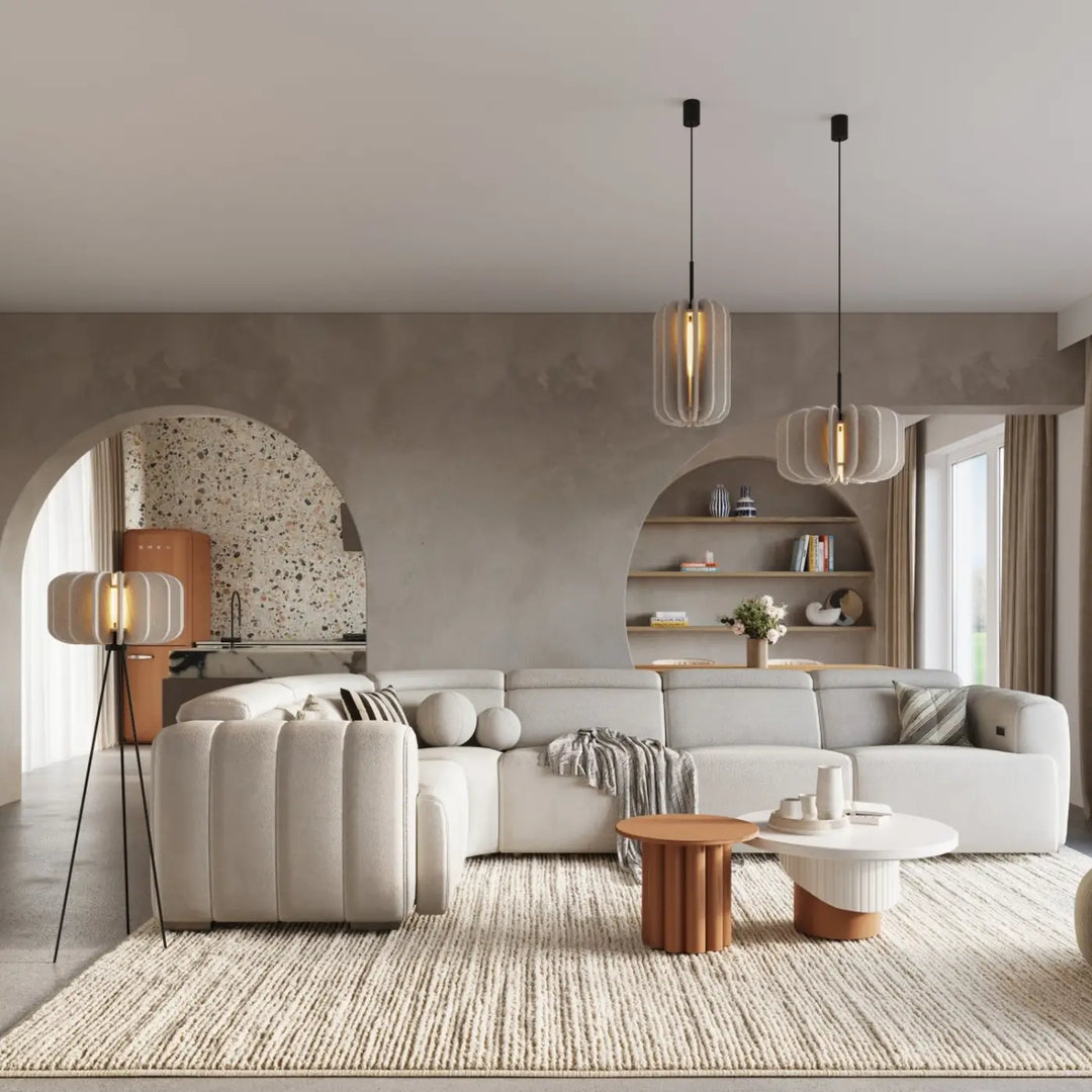 Suspension beige/noir dans un intérieur contemporain