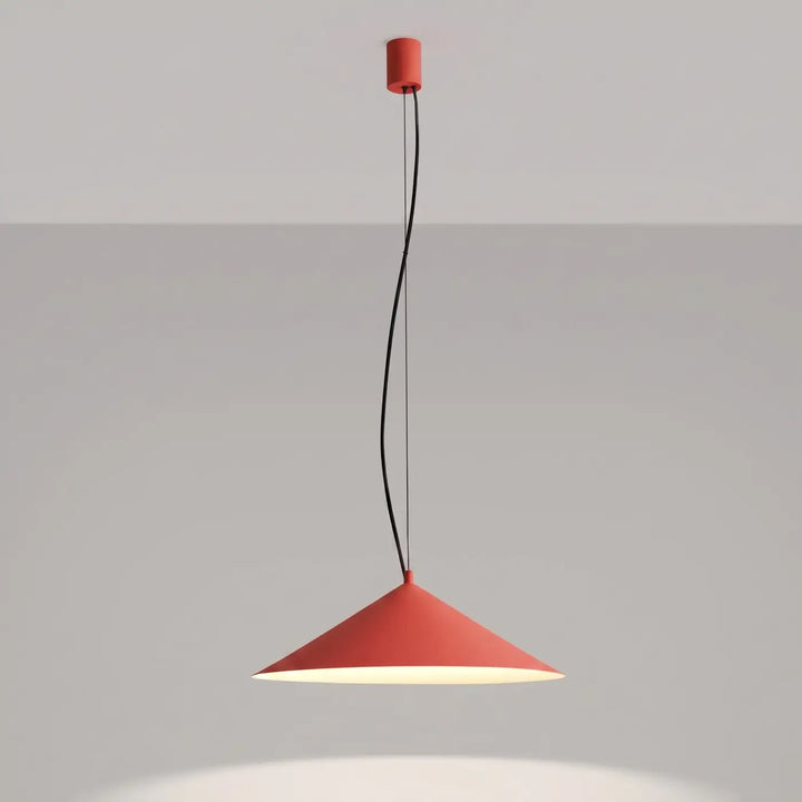 Suspension FINT rouge allumée, lumière vers le bas