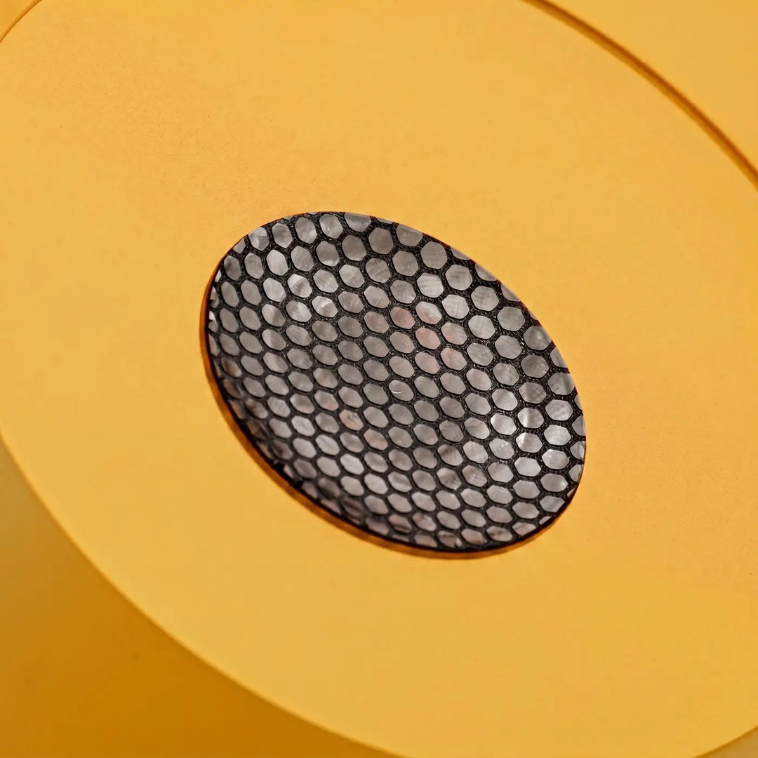 Suspension FINT jaune détail de la grille anti-éblouissement