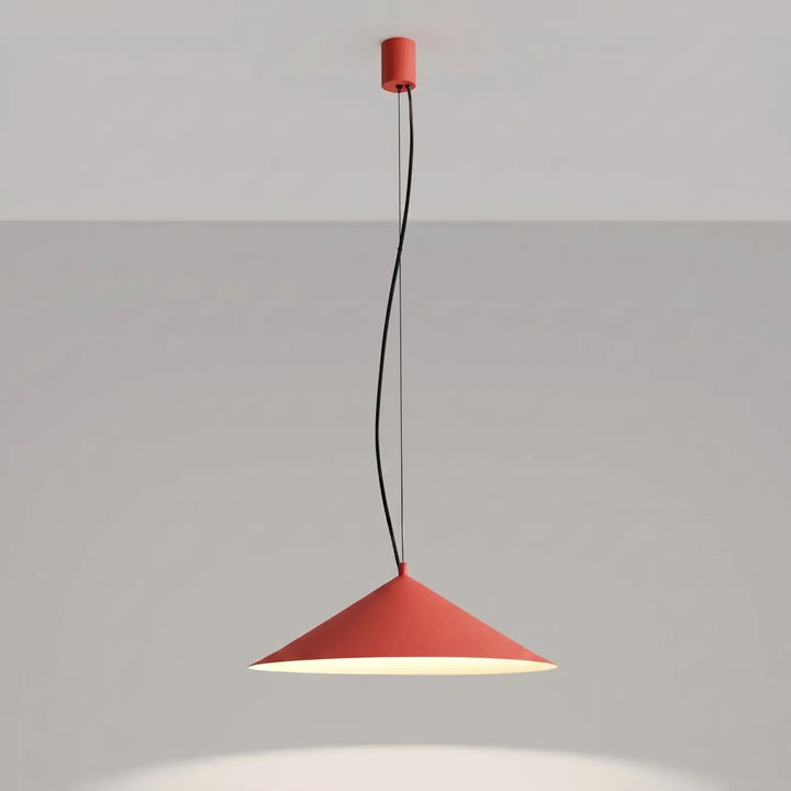 Suspension FINT rouge allumée, lumière vers le bas