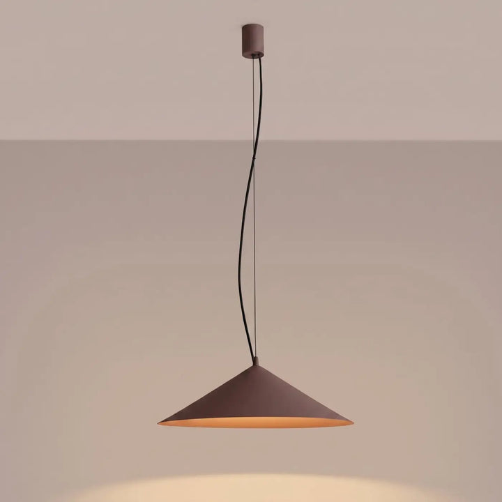 Suspension FINT marron allumée, lumière vers le bas