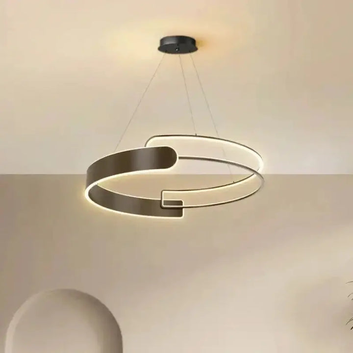 Suspension LED anneaux entrelacés design futuriste et épuré

