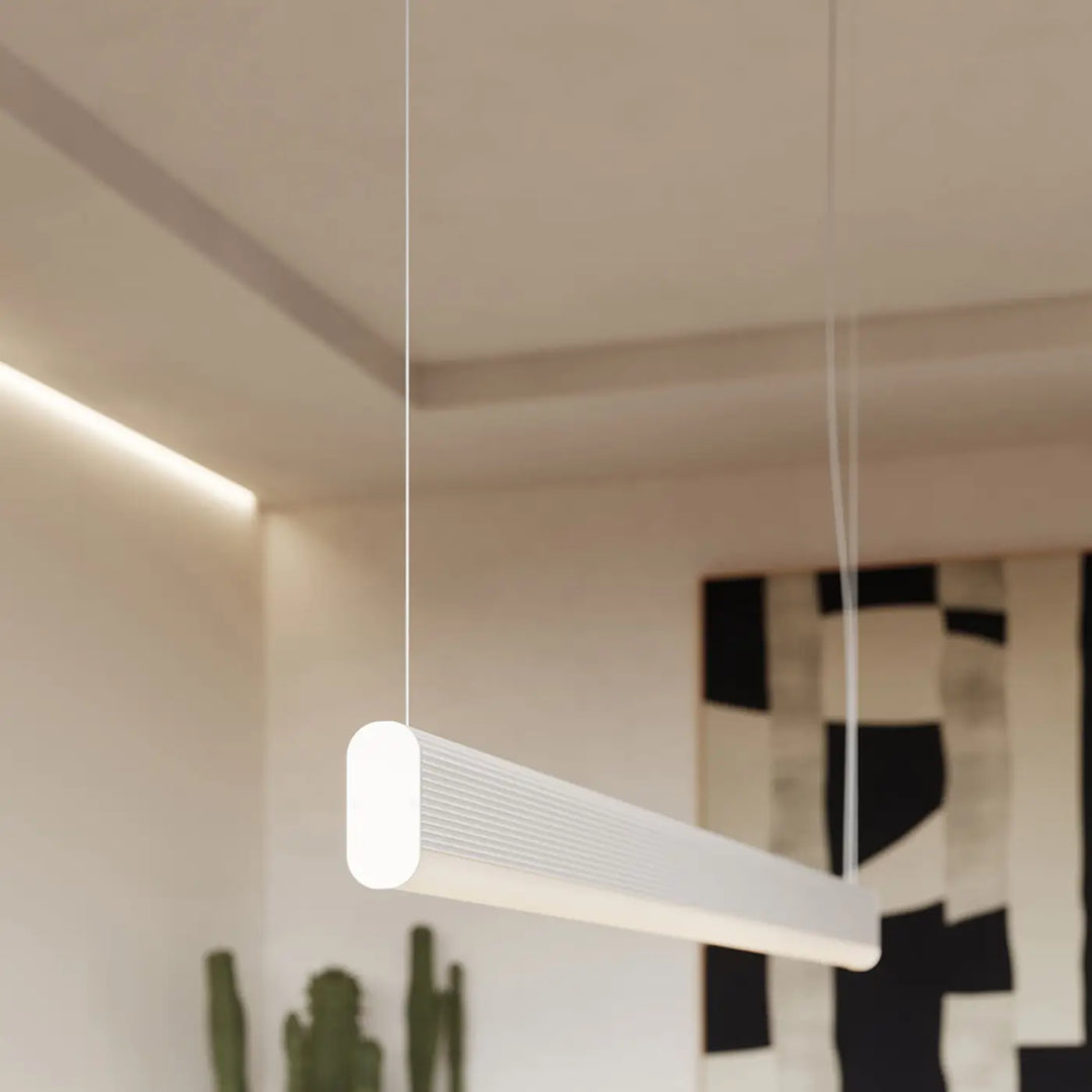Suspension FARGE blanc dans un intérieur, vue rapprochée