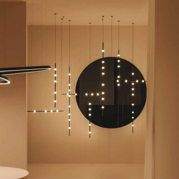 Suspension Dew dans un espace d'exposition