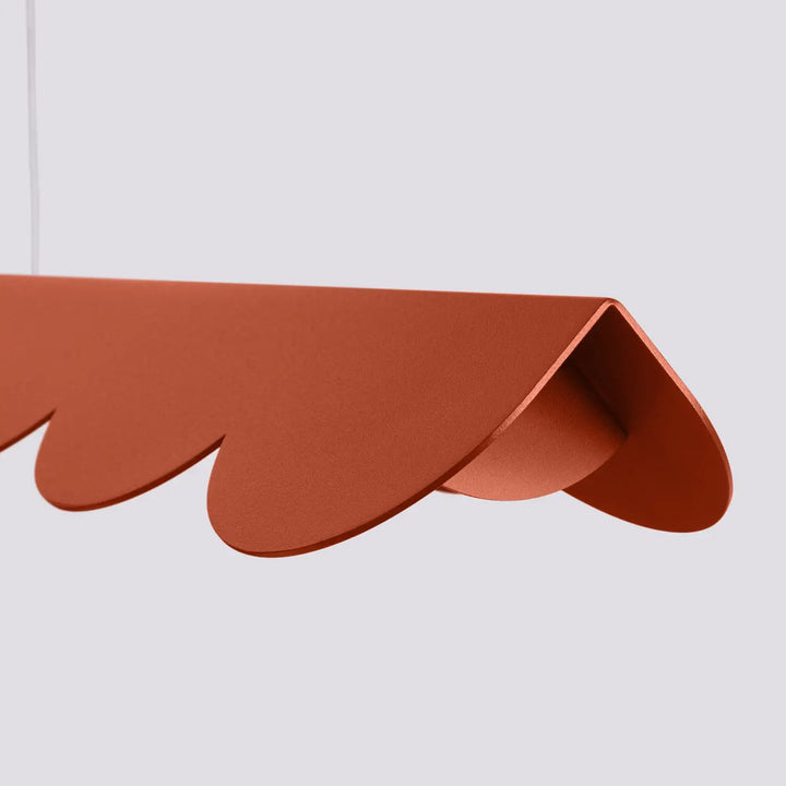 Suspension BISCUIT ocre rouge allumée, vue de face
