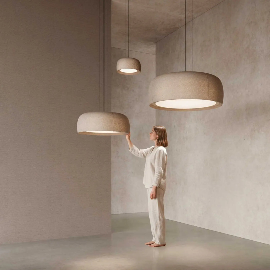 Suspension Gong en tissu crème dans un intérieur #couleur_beige