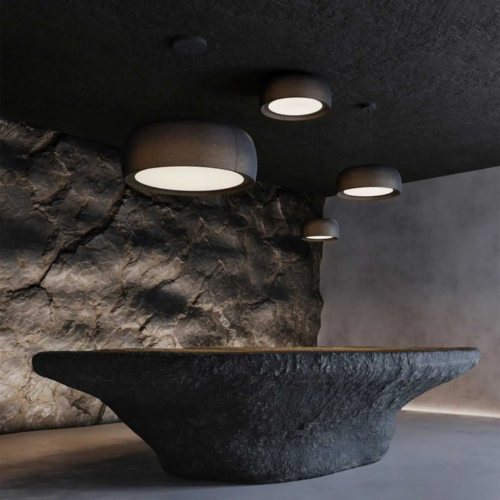 Suspension Gong en tissu noir dans un intérieur #couleur_noir