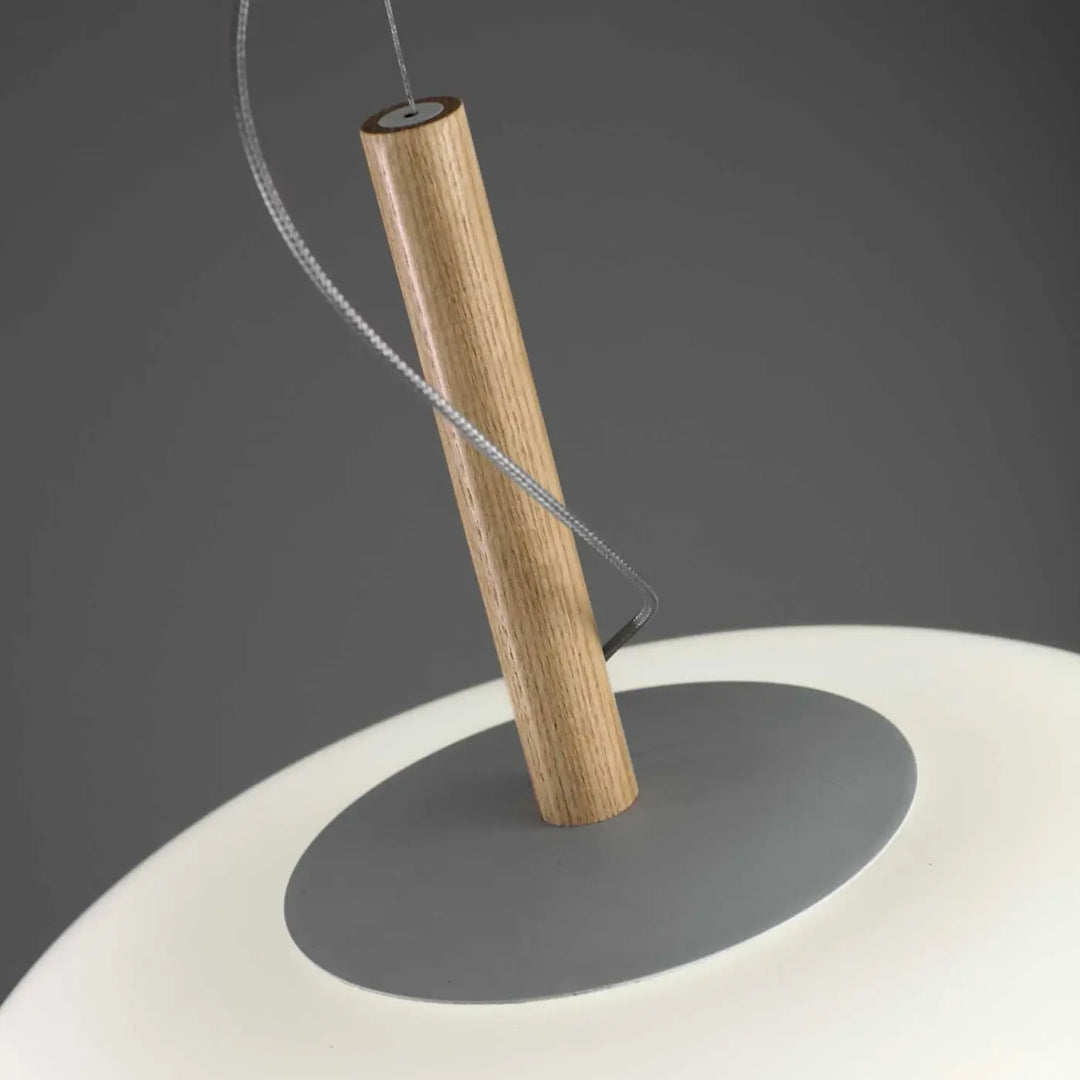 Détail de la suspension Ilargi en bois clair #couleur_bois_clair