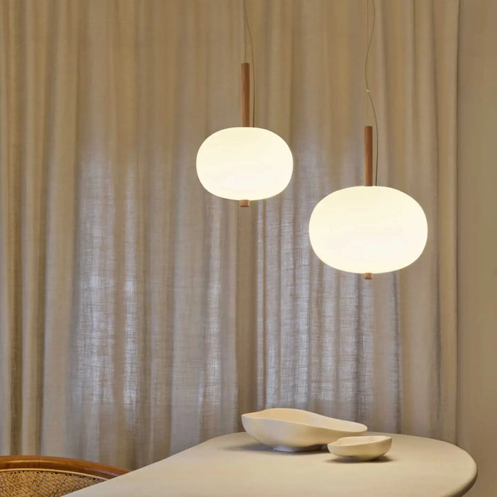 Ambiance chaleureuse avec la suspension Ilargi en bois clair #couleur_bois_clair