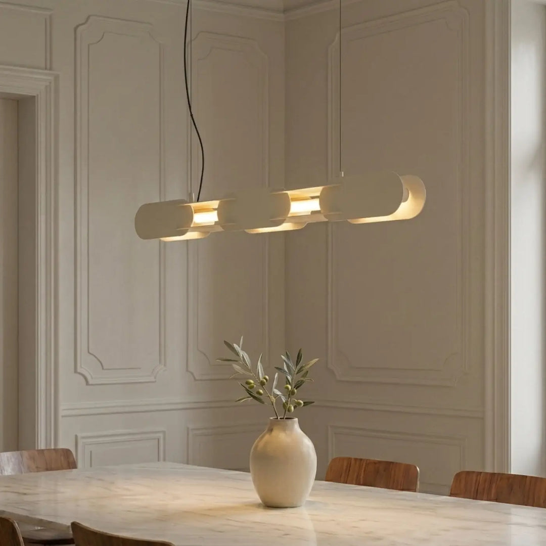 Suspension CHAIN beige dans un intérieur classique