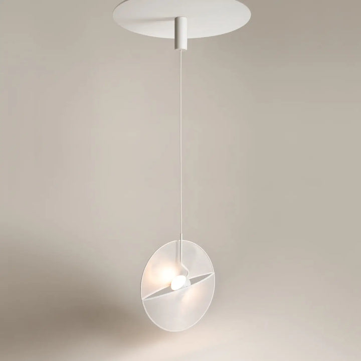 Suspension led reflex minimaliste blanche avec diffuseur en verre dépoli pour lumière chaude élégante