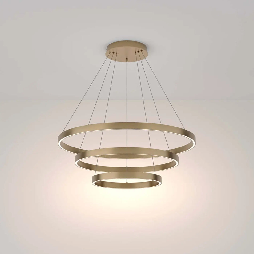 Suspension led rim trois anneaux en métal doré moderne avec trois anneaux circulaires concentriques suspendus par câbles fins